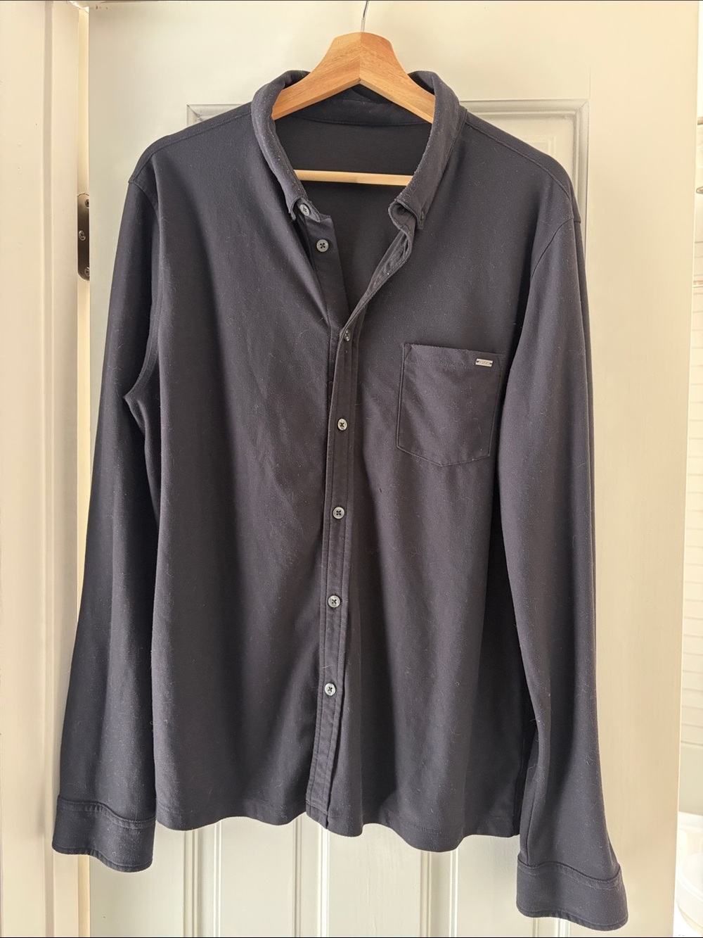 Vuori Men's Casual Button-Down Shirt in Black